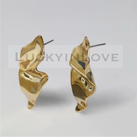 ALEXIS BITTAR • Gold Crumpled Metal Post Earrings - Picture 7 of 16